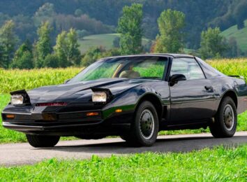 Реплика автомобиля KITT