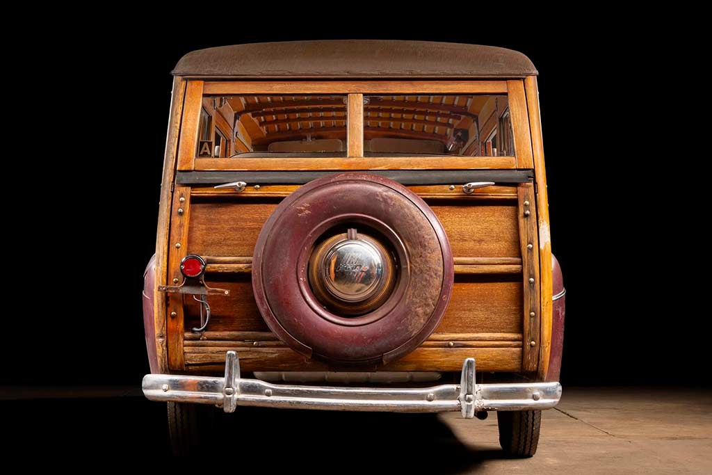 Ford Super Deluxe Station Wagon 1946 года